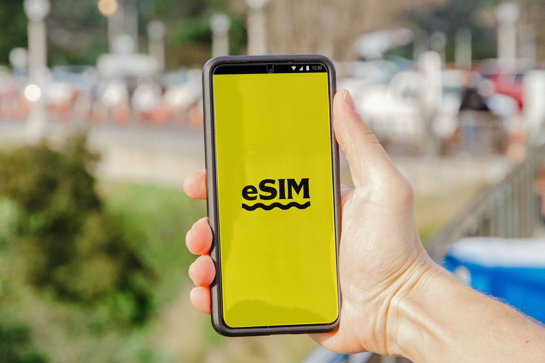 How to Use Dual SIM with eSIM: Keep Your Home Number Abroad